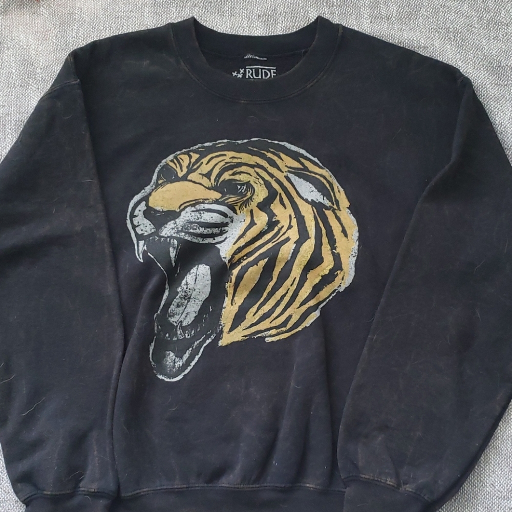 ❌️SOLD❌️: Roaring Lion Sweatshirt